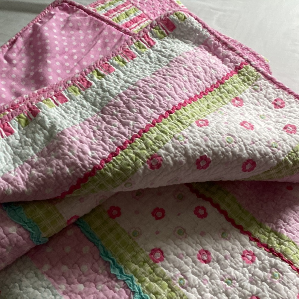 EUC sz Full Reversible cotton quilt and 2 standard shams! Perfect for cottage!
